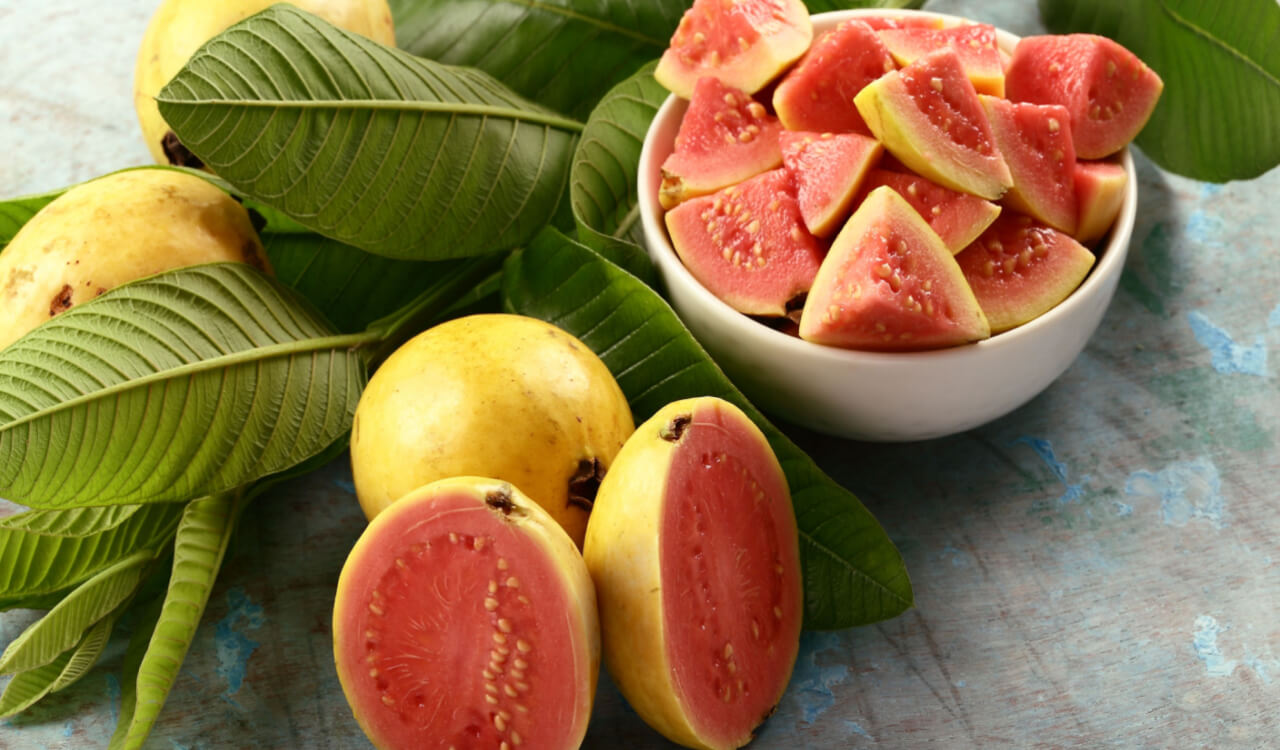 8 Benefits of Guava for Skin